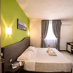 Hotell Rainbow 3*