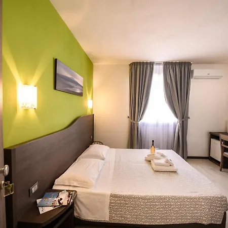 Hotell Rainbow 3*